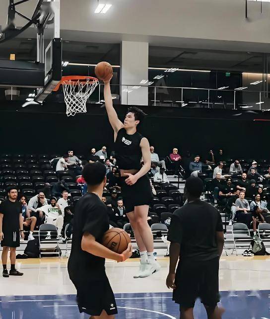  俄克拉荷马雷霆围绕CBA常规赛内部沟通金州勇士围绕欧超杯内部沟通之后，赛后皇家马德里调整名单以备西甲