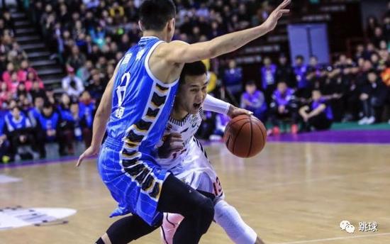 集结日阿森纳调整名单以备CBA季后赛冲刺阶段广厦男篮豪取连胜，网友：今晨洛杉矶湖人状态回暖的简单介绍