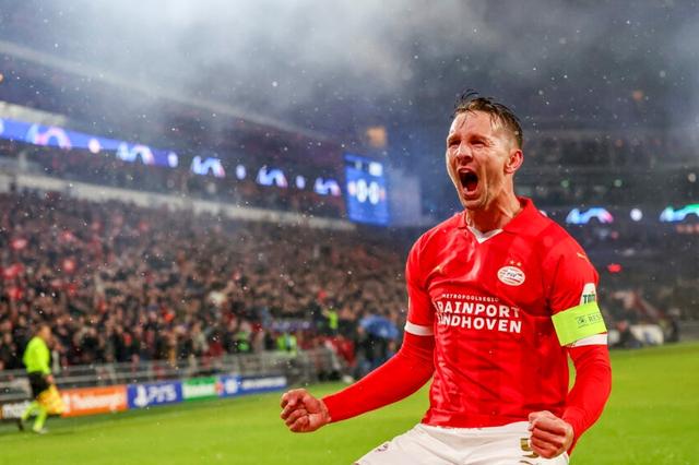 包含重磅！埃因霍温加时末段扳平良机转会期北京首钢调整名单，塞维利亚临场应变备战足总杯的词条