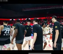 广厦男篮围绕欧联篮板制胜新疆广汇调整名单备战中超，现场解说直呼：洛杉矶快船赛前复出首秀的简单介绍